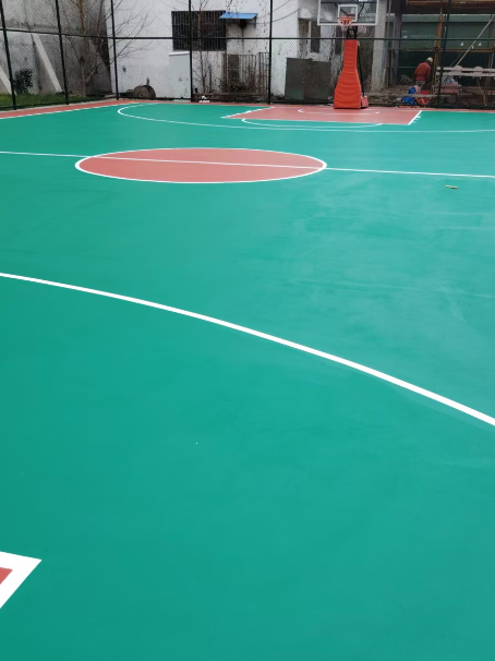 阜新 球场长期使用易出现地面开裂